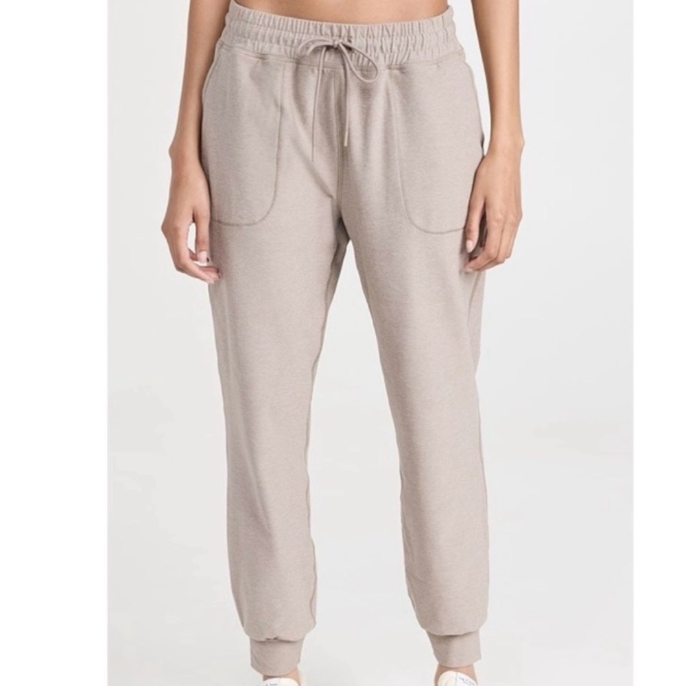 Beyond Yoga joggers size XL